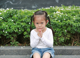 Asian child girl praying.