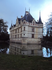 Fototapeta premium Château de la belle au bois dormant à Azay-le-Rideau en Indre-et-Loire