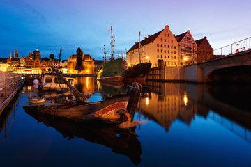 Obraz premium Sunken ship in a bay of Gdansk