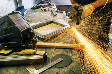 man grinder metal an angle grinder