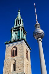 Fototapeta na wymiar Berlin, Marienkirche und Fernsehturm