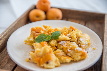 Kaiserschmarrn mit Aprikosen