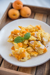 Kaiserschmarrn mit Aprikosen