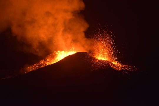 Eruption du volcan piton de la fournaise