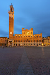 Fototapeta premium Piazza del Campo in the historic center of Siena, Italy