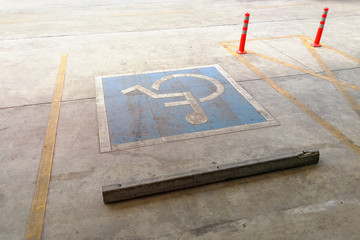 Disabled parking sign., Handicapped parking