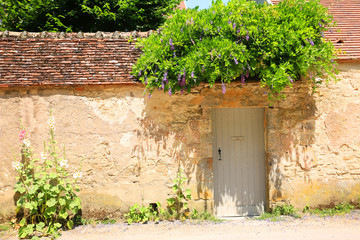 Fototapeta na wymiar Historic entrance in Vezelay, France
