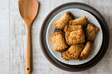 Pastries with Tahini and Sesame / Tahinli Corek