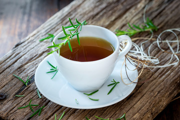 Tee - Rosmarin - Rosmarintee - Blüten - Kräuter - Naturheilkunde - Rosmarinus officinalis