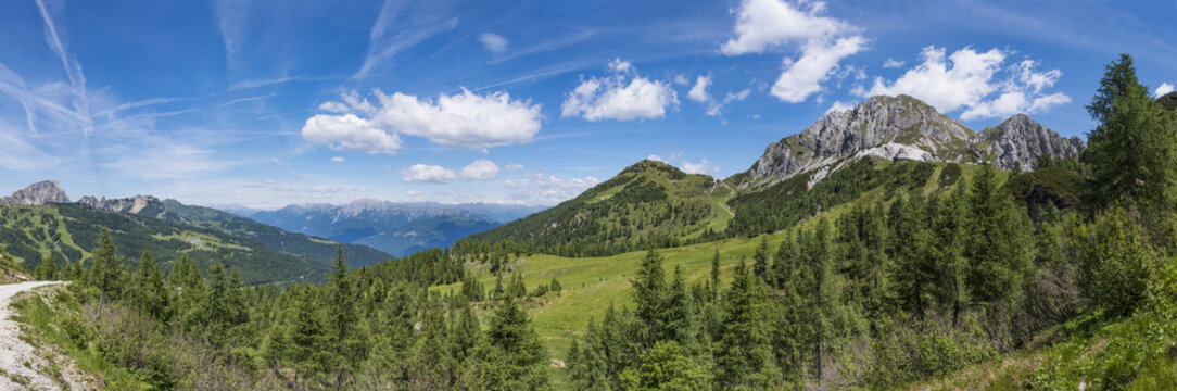 Nassfeld with mountain Gartnerkofel and High Tauern with Grossglockner