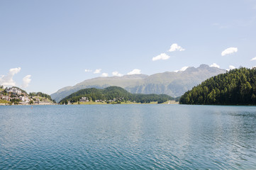 Obraz premium St. Moritz, Dorf, St. Moritzersee, See, Seeufer, Uferweg, Wanderweg, Wassersport, Muottas Muragl, Engadin, Oberengadin, Alpen, Schweizer Berge, Graubünden, Sommer, Schweiz
