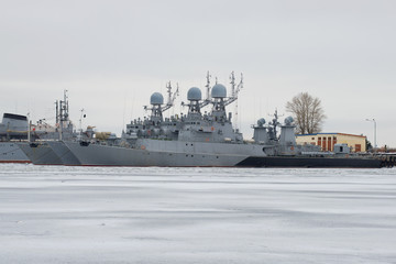 Fototapeta premium Small anti-submarine ships of the Baltic Navy in winter parking on a gloomy January day. Kronstadt