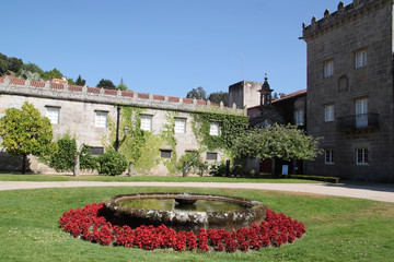 pazo qui&ntilde;ones de Le&oacute;n en Vigo con la fuente central