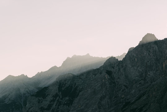 Sonnenaufgang im Hinteren Reintal am Fu&szlig;e der Zugspitze, Deutschland