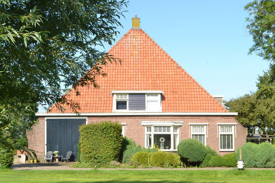 een boerderij typisch voor Kop van Overijssel en Friesland