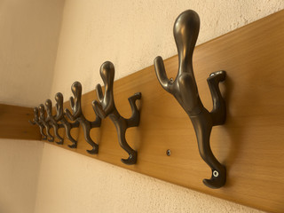 Leere Garderoben Haken an einer Wand