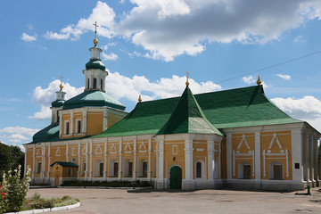 Fototapeta na wymiar Введенская церковь Троицко-Ильинского монастыря в Чернигове