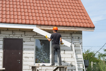 builder works on the roof