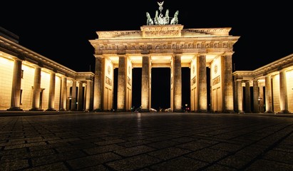Obraz premium brandenburg gate in Berlin by night