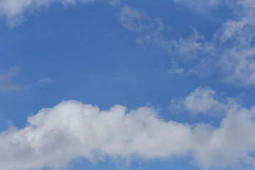 Obraz premium Blue sky with bright white clouds in daylight.