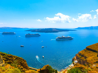 Fototapeta na wymiar Santorini, Greece - The beautiful view of marina