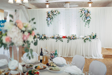 The many flowers stand on the wedding table