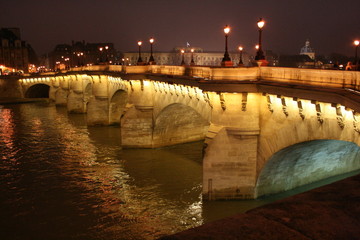 Fototapeta na wymiar Pont Neuf by night, Paris