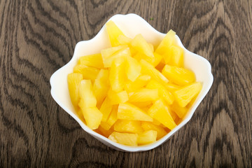 Canned pineapple