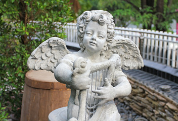 Fototapeta na wymiar Cupids statue in public park.