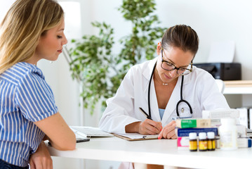 Female doctor explaining diagnosis to her patient.