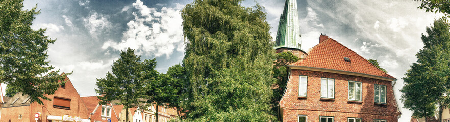 Obraz premium TRAVEMUNDE, GERMANY - JULY 2016: Tourists visit city center. Travemunde is a famous sea town in Germany