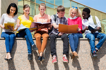 Obraz premium Group of university students studying