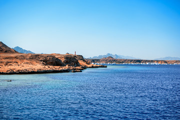 Fototapeta premium View to rocky coast and red sea