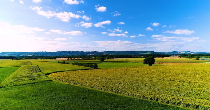 champs en vu a&eacute;rienne film&eacute;s au drone, france 