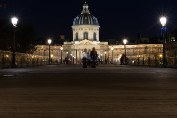 Paris, Nuit calme sur l'Institut de France depuis le pont des arts