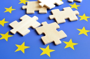 pióro na tle flagi UE © Pio Si