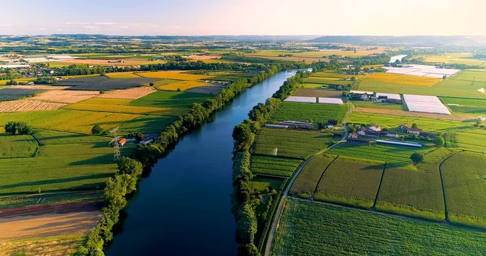 Paysage fran&ccedil;ais dans le lot et garonne, vue a&eacute;rienne
