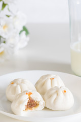 Steamed stuffed bun