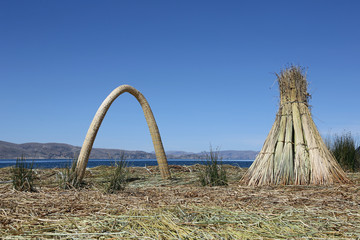 Auf einer schwimmenden Insel der Uros