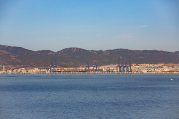 Obraz premium Coastal Shipping Operation Near Gilbalter