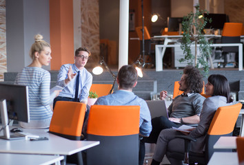 Obraz premium Young Business Team At A Meeting at modern office building