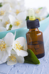Obraz na płótnie Canvas essential jasmine oil