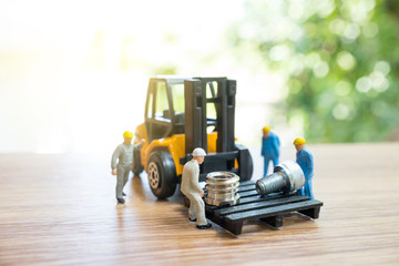 Miniature worker, The concept of construction site