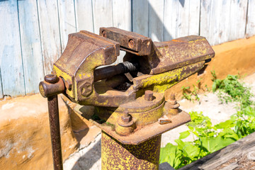 Large Vise
