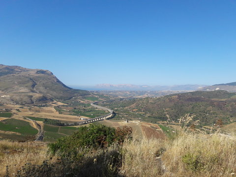 VUE DEPUIS LE THEATRE DE SEGESTE