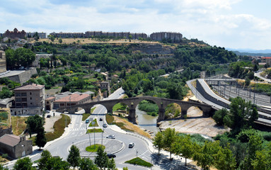 Fototapeta na wymiar Puente viejo de origen romano situado en Manresa Barcelona 