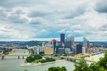 Fototapeta premium Pittsburgh cityscape with the Ohio river