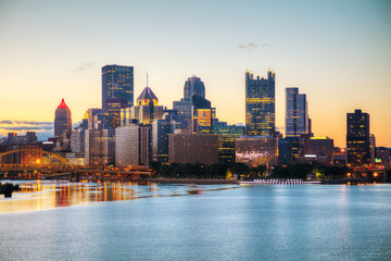 Fototapeta na wymiar Pittsburgh cityscape with the Ohio river