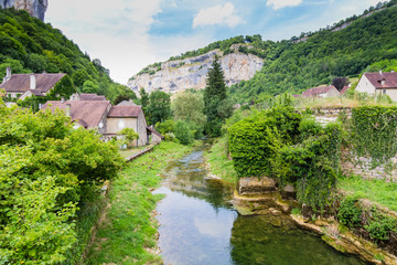 village de Baumes-les-Messieurs, dans le Jura