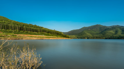 Naklejka premium Gorgeous Lake And Mountain View Background In Hokkaido, Japan